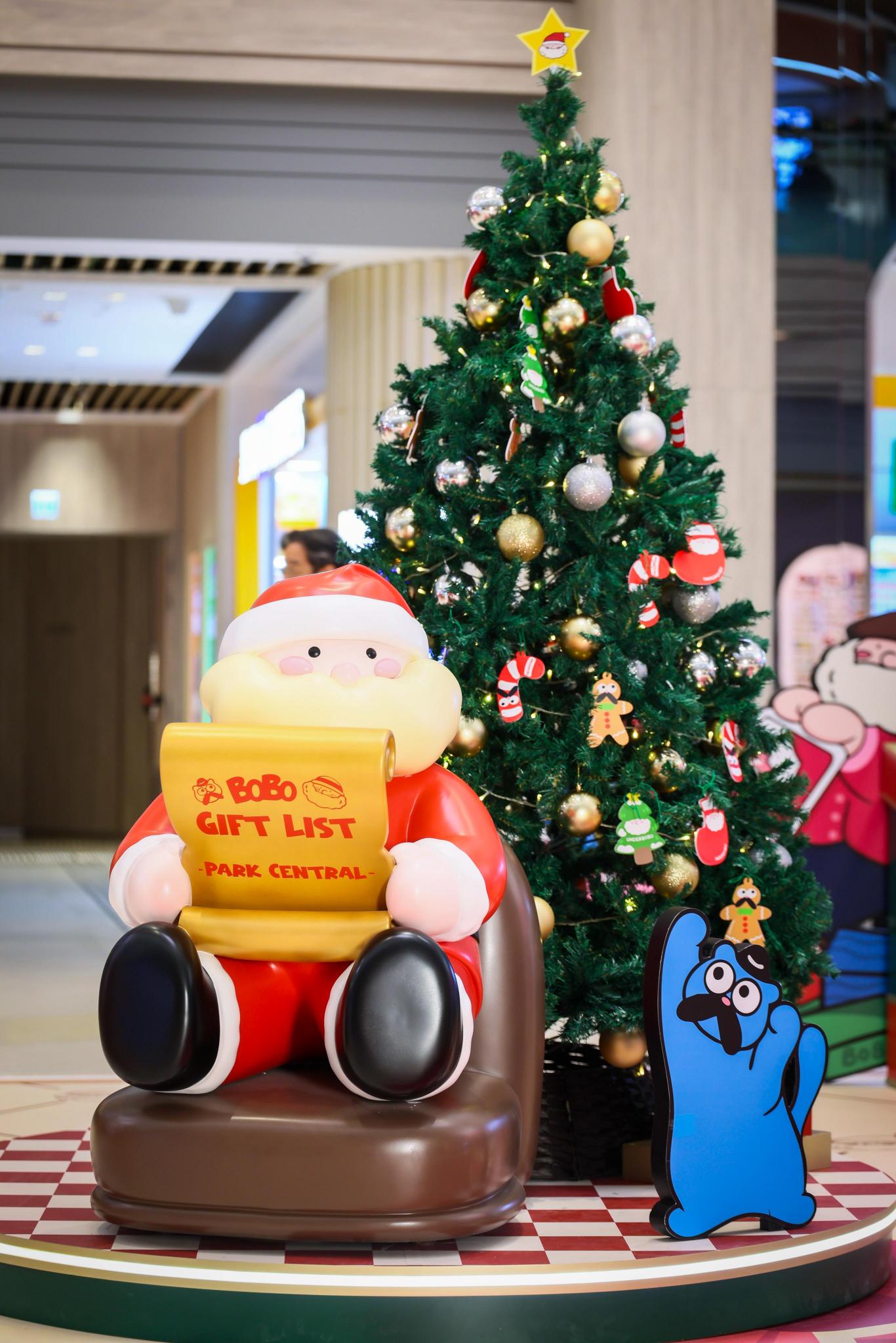 2underbobo.jpg 2.8m 高 UNDERBOBO 奇幻聖誕樹